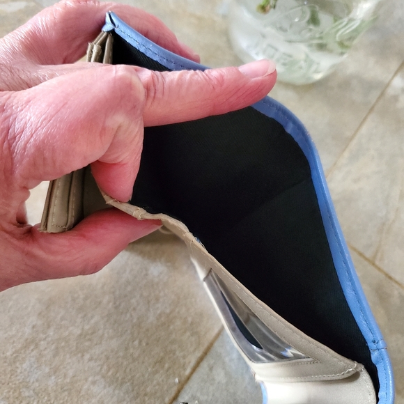 Fossil woman's tri-fold wallet - Picture 3 of 7